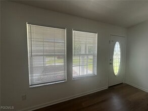 121 NE 11th Pl in Cape Coral, FL - Building Photo - Building Photo