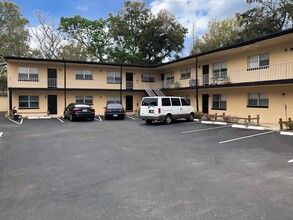 Elizabeth Arms Apartments in Kissimmee, FL - Foto de edificio - Building Photo