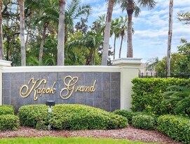 11235 Kapok Grand Cir in St. Petersburg, FL - Building Photo