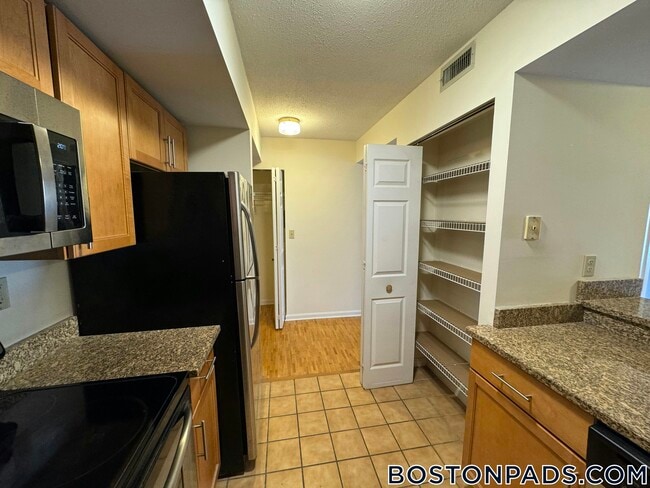 345 Franklin St, Unit 206 in Cambridge, MA - Building Photo - Building Photo