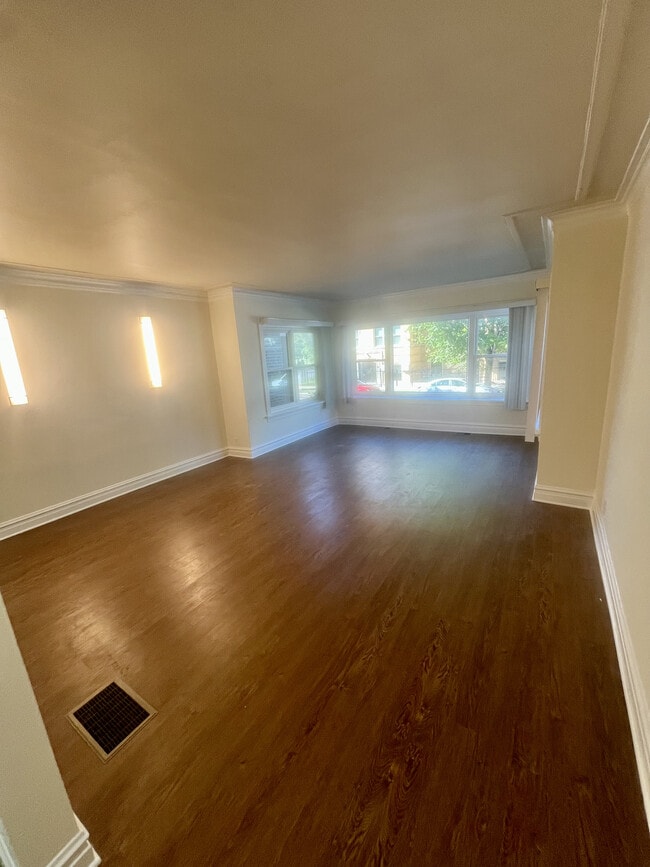 5567 W Van Buren St in Chicago, IL - Building Photo - Building Photo