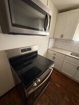 812 E Navarro St, Unit B in Mart, TX - Building Photo