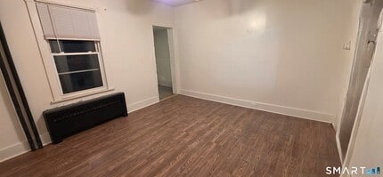 137 Birch St in Manchester, CT - Foto de edificio - Building Photo