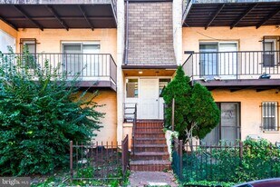 5005 D St SE in Washington, DC - Building Photo