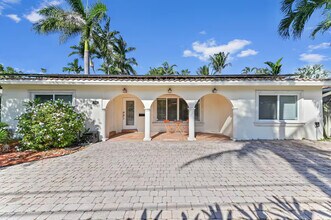 2101 NE 25th St in Wilton Manors, FL - Building Photo - Building Photo