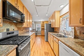 1073 Ivy Rd in Memphis, TN - Building Photo - Building Photo