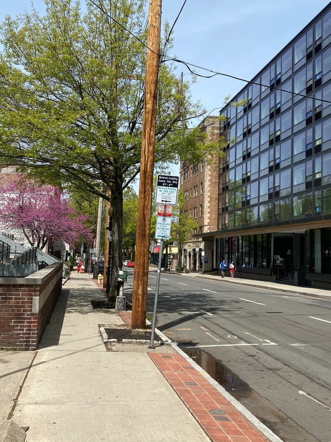 1150 Chapel St, Unit Studio in New Haven, CT - Building Photo - Building Photo