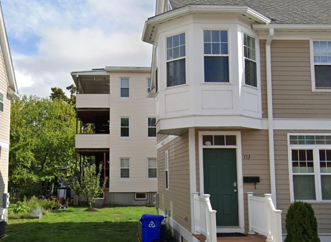 21 Weitz St in Boston, MA - Foto de edificio - Building Photo