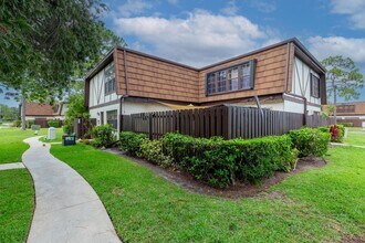 103 Weybridge Cir in Royal Palm Beach, FL - Building Photo - Building Photo