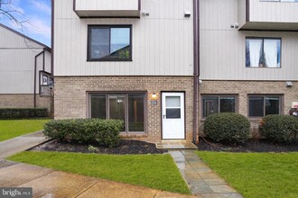 1728 Westwind Way in McLean, VA - Building Photo - Building Photo