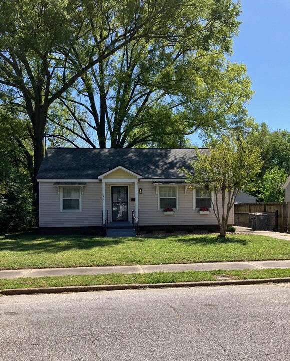 3827 Wilshire Rd in Memphis, TN - Building Photo