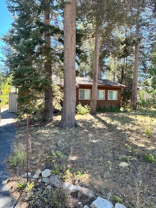 1739 Bakersfield St in South Lake Tahoe, CA - Building Photo