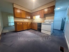 5008 Valley Ln in St. Joseph, MO - Building Photo - Building Photo