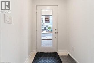 1095 Cooke Blvd. in Burlington, ON - Building Photo - Building Photo