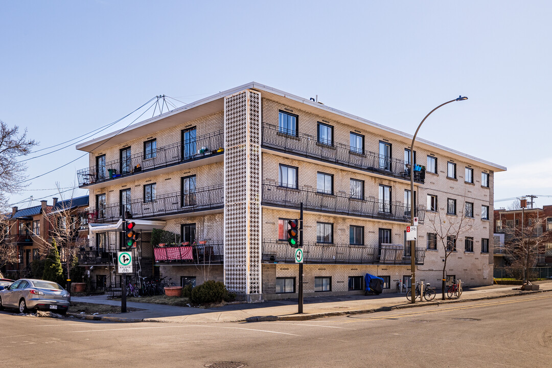 6020 Louis-Hémon St in Montréal, QC - Building Photo