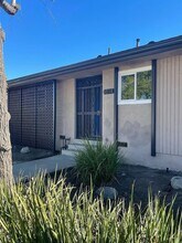 3814 S Bronson Ave in Los Angeles, CA - Building Photo - Interior Photo