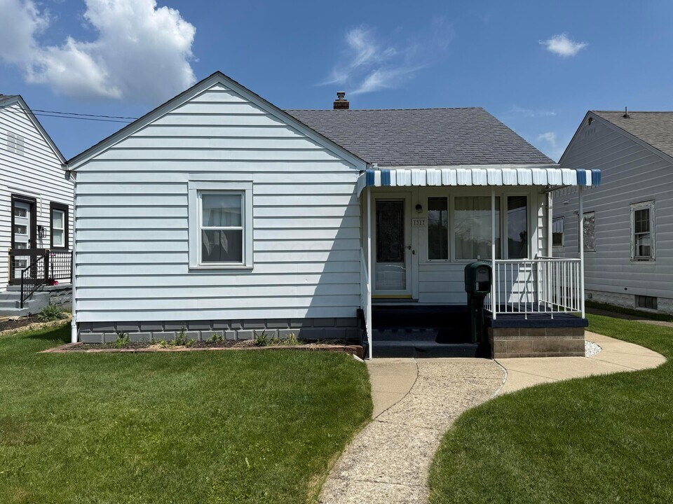 1317 E Wheeling St in Lancaster, OH - Building Photo