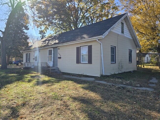 property at 1125 N Barclay St