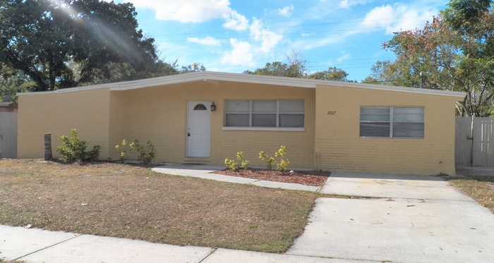 2017 Wishing Well Way in Tampa, FL - Foto de edificio