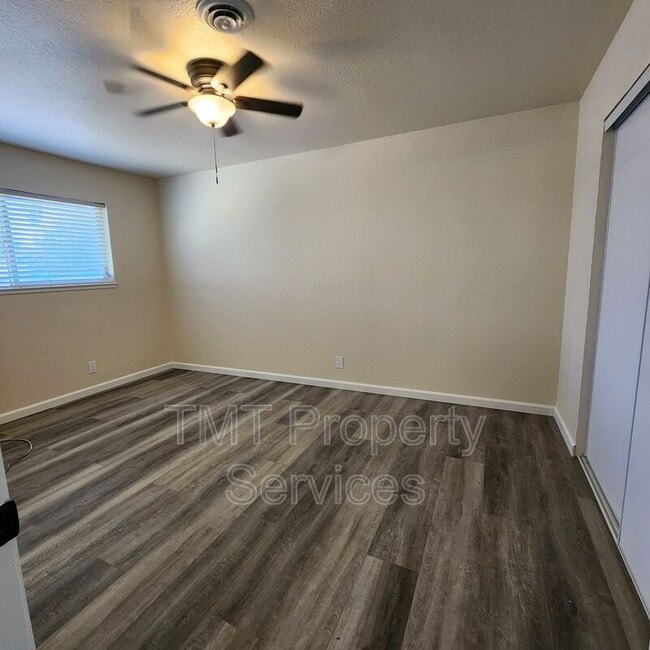 1200 Wayland Ave in Sacramento, CA - Building Photo - Building Photo