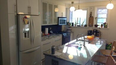 110 E Roumfort Rd in Philadelphia, PA - Building Photo - Building Photo
