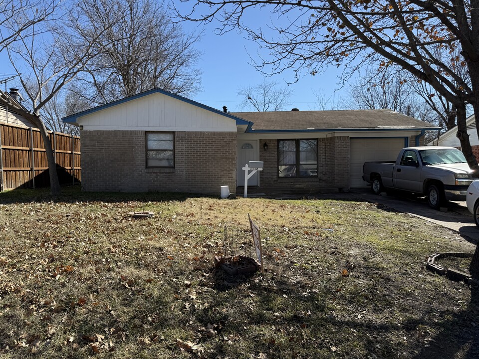 1332 Barbara St in Mesquite, TX - Building Photo