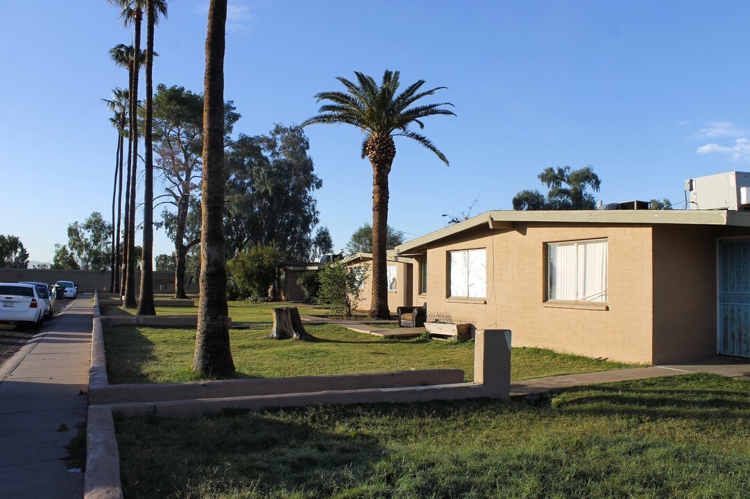 North 30th Lane Apartments in Phoenix, AZ - Foto de edificio