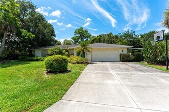 1309 E Gate Dr in Venice, FL - Building Photo - Building Photo