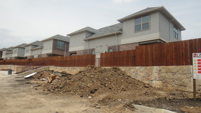 N. Elm Duplexes, Denton, TX 76201 in Denton, TX - Foto de edificio - Building Photo