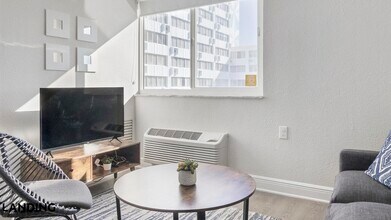 305 Dr. M.L.K. Jr St S in St. Petersburg, FL - Building Photo - Building Photo