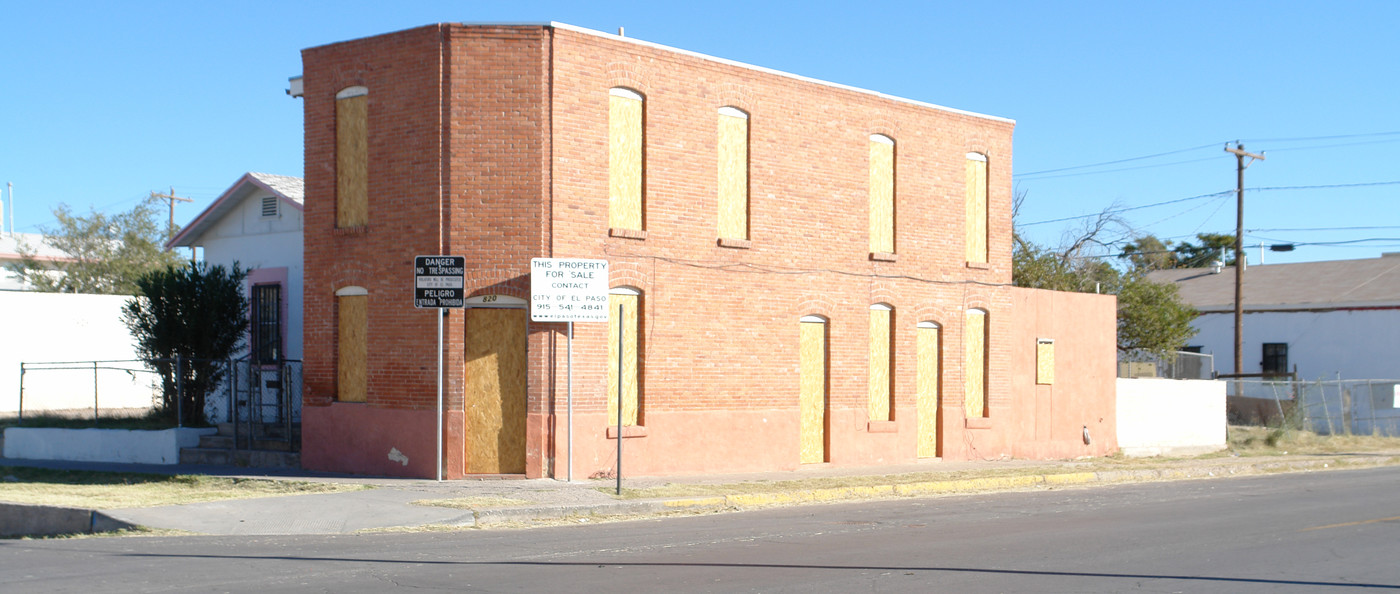 820 Tays St in El Paso, TX - Foto de edificio