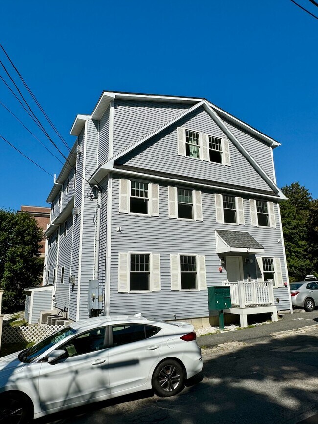 29 Mount Vernon St, Unit 1 in Boston, MA - Building Photo - Building Photo