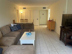612 Bird Bay Dr S in Venice, FL - Building Photo - Building Photo