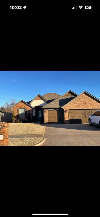 2604 Coles Creek Ln in Yukon, OK - Building Photo