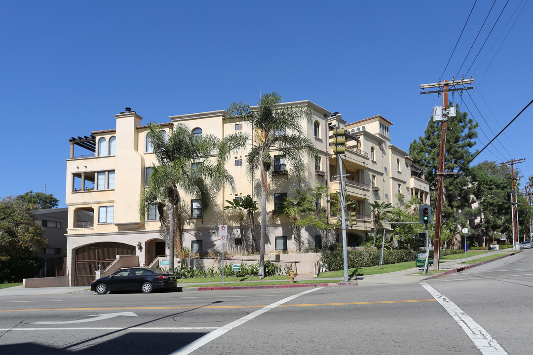 11701 Montana Ave in Los Angeles, CA - Building Photo