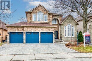 2201 Galloway Dr in Oakville, ON - Building Photo