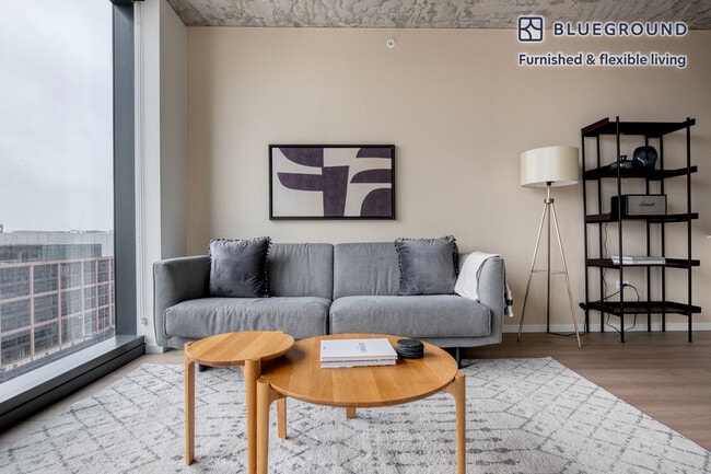 160 N Morgan St in Chicago, IL - Building Photo - Building Photo