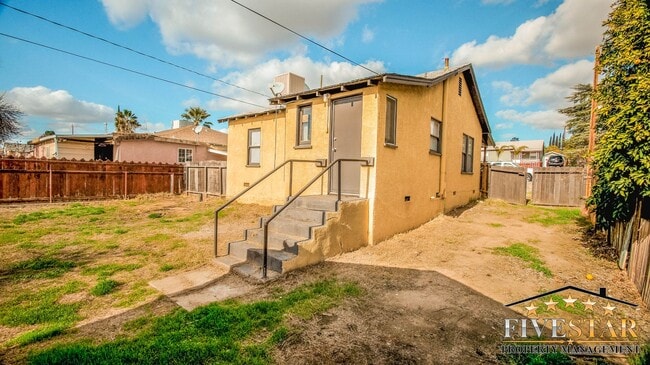 1431 Pearl St in Bakersfield, CA - Building Photo - Building Photo