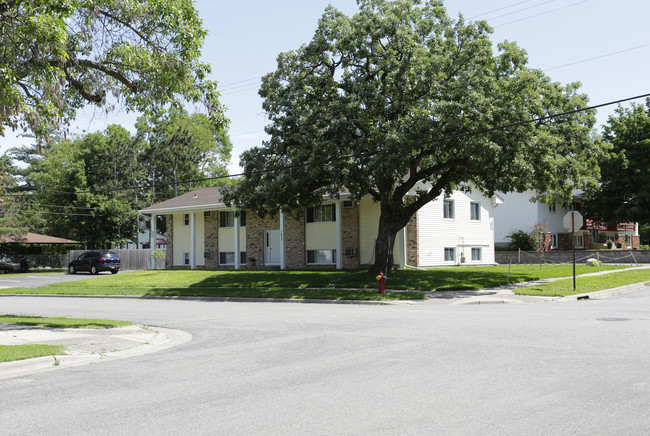 1802 6th Ave in Anoka, MN - Building Photo - Building Photo