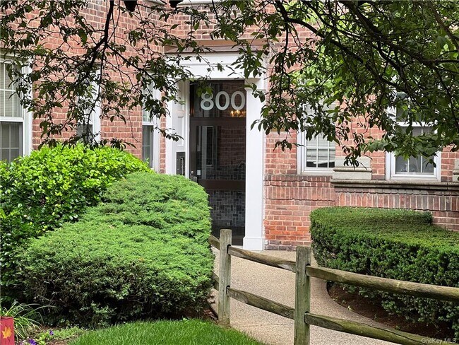 800 Bronx River Rd-Unit -A38 in Yonkers, NY - Building Photo - Building Photo