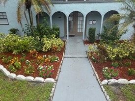 3215 Baird Ave, Unit L-83 in Lakeland, FL - Building Photo