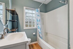 632 34th St SE in Cedar Rapids, IA - Building Photo