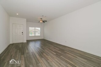 14121 Hacienda Ests Dr in Elgin, TX - Building Photo - Building Photo