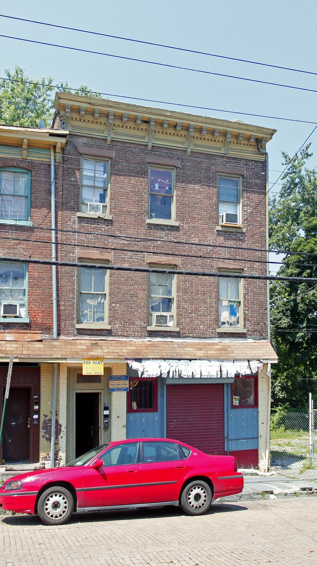 64 William St in Newburgh, NY - Foto de edificio - Building Photo