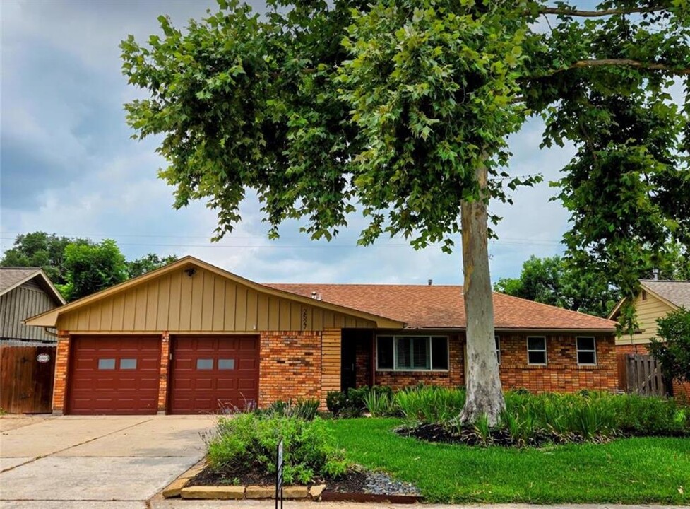2527 Willowby Dr in Houston, TX - Building Photo
