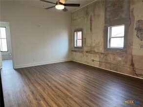 11 S Main St in Temple, TX - Building Photo - Building Photo