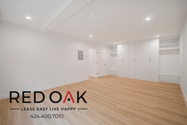 6738 Independence Ave in Los Angeles, CA - Building Photo - Building Photo