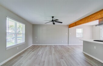 411 Oaklawn St in League City, TX - Building Photo - Building Photo