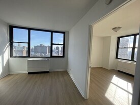 200 E 27th St in New York, NY - Building Photo