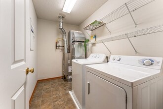 10824 Kingsfield Ln in Woodbury, MN - Building Photo - Building Photo